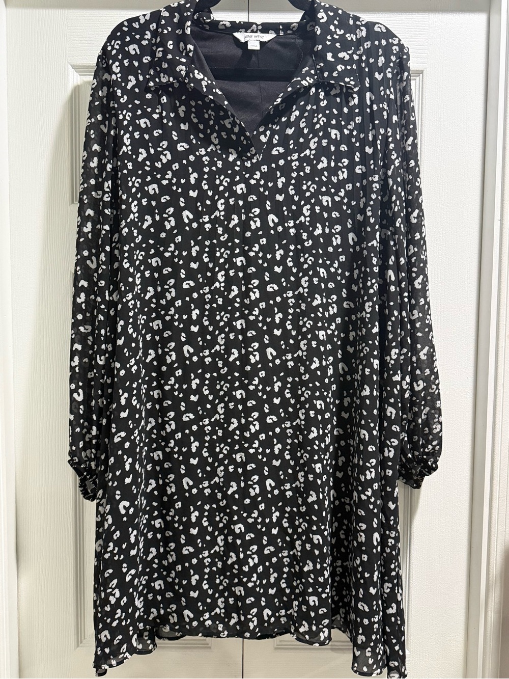 Women’s Black and White Printed Shift Dress